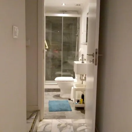 Appartamento Apartamento/quarto Excelente Proximo Ao Rato Lisbona
