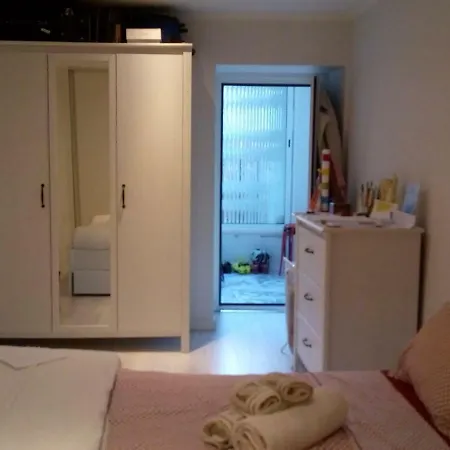 Apartamento/quarto Excelente Proximo Ao Rato Appartamento Lisbona